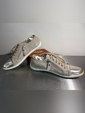 AGL Attilio Giusti Leombruni made in Italy silver zipper sneaker size 38.5